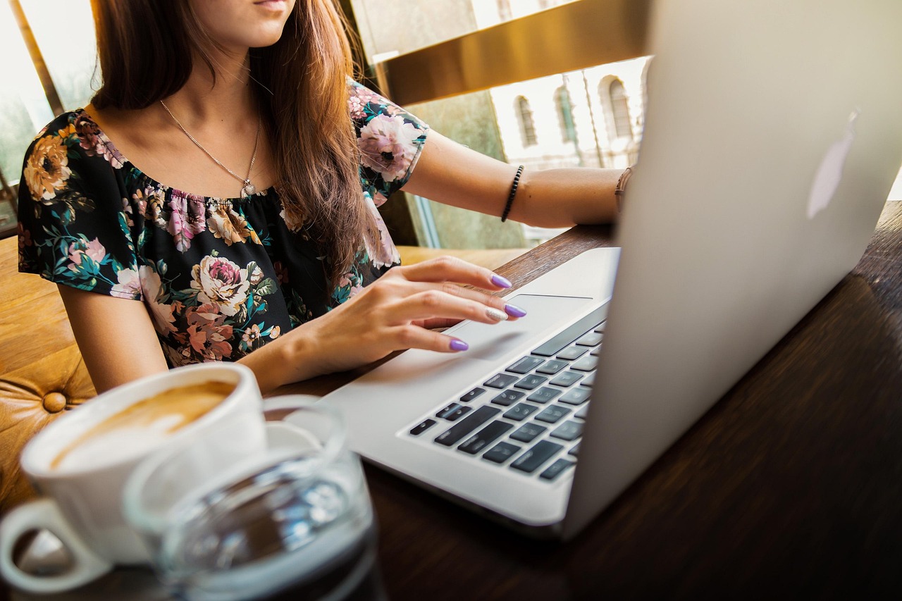 5 Tips to Relieve Your Legs If You Have a Sedentary Job